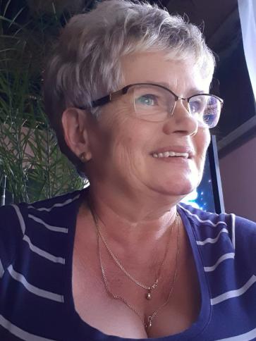 Margó, 66 éves soproni társkereső nő profil fotója