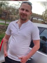 Sziasztok! Béla vagyok. Online szerencsi randizni vágyó nők kattinsatok a kedvenc gombra.