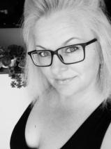 Sziasztok! Klaudia vagyok. Komoly csávolyi társkereső férfiak jelentkezését várom.