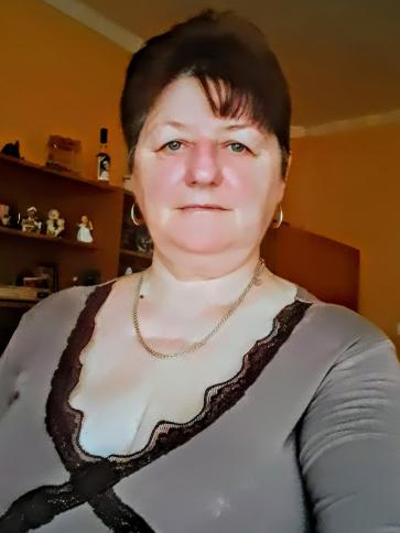 Ibolya, 61 éves sarkadi társkereső nő profil fotója