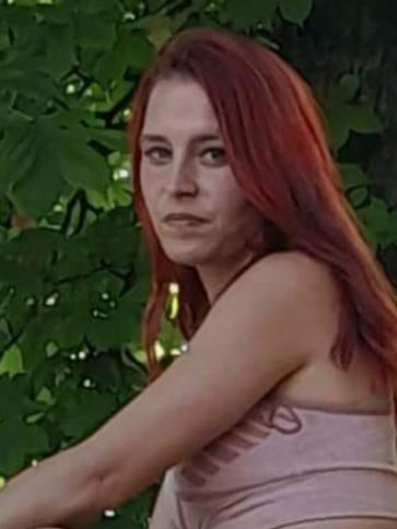 Betti, 24 éves paksi társkereső nő profil fotója