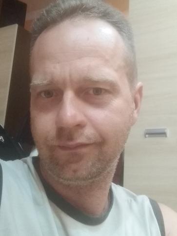 Zsolt, 46 éves jászladányi társkereső férfi profil fotója