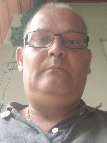 Istvan, 45 éves szentmártonkátai társkereső férfi profil fotója