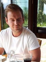Sziasztok! Attila vagyok. Fiatal nagykátai párkereső lányokkal chatelnék.
