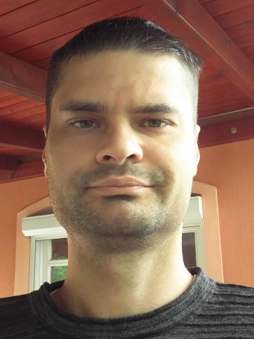 Zsolt, 45 éves balatonboglári társkereső férfi profil fotója
