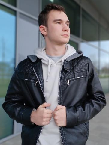 Balázs, 24 éves soproni társkereső férfi profil fotója