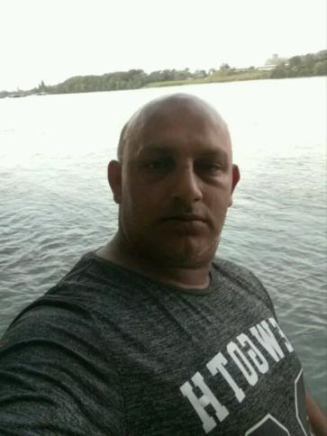 Roland, 41 éves mezőkövesdi társkereső férfi profil fotója Roland, 41 éves mezőkövesdi társkereső férfi profil fotója