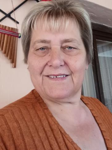 Csilla, 60 éves rétalapi társkereső nő profil fotója