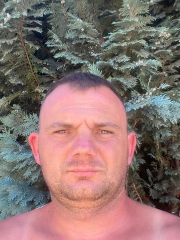 Laszlo, 39 éves gyürei társkereső férfi profil fotója