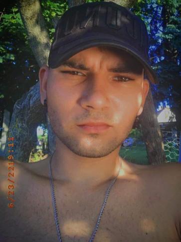 Zoli, 22 éves balatonboglári társkereső férfi profil fotója