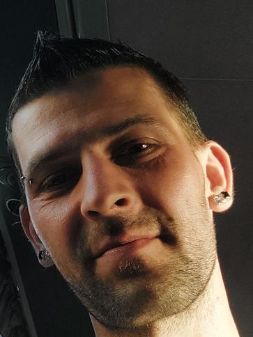 Róbert, 38 éves jászdózsai társkereső férfi profil fotója