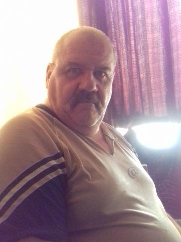 Attila, 63 éves decsi társkereső férfi profil fotója