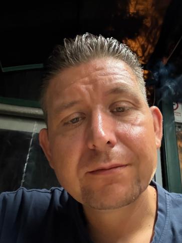 Lajos, 40 éves hollandiai társkereső férfi profil fotója Lajos, 40 éves hollandiai társkereső férfi profil fotója