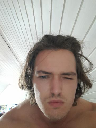 Krisztian, 26 éves tihanyi társkereső férfi profil fotója