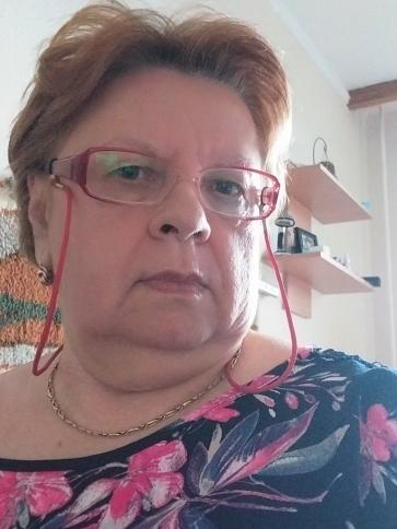 Erika, 70 éves székesfehérvári társkereső nő profil fotója