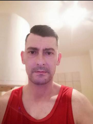Győző, 44 éves vértesacsai társkereső férfi profil fotója