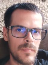 Sziasztok! Ferenc vagyok. Komoly lábatlani párkereső nők jelentkezését várom.