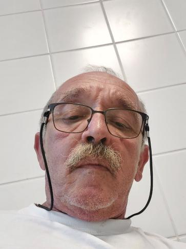 Péter, 61 éves biatorbágyi társkereső férfi profil fotója