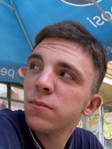 Ákos, 22 éves orosházi társkereső férfi profil fotója