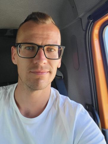 Alex, 31 éves veszprémi társkereső férfi profil fotója
