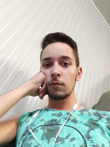 Márk, 23 éves veszprémi társkereső férfi profil fotója