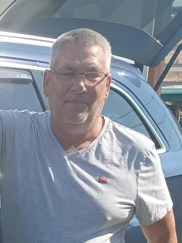 Imre, 64 éves gönyűi társkereső férfi profil fotója Imre, 64 éves gönyűi társkereső férfi profil fotója