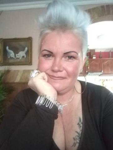 Kornélia, 53 éves bajai társkereső nő profil fotója