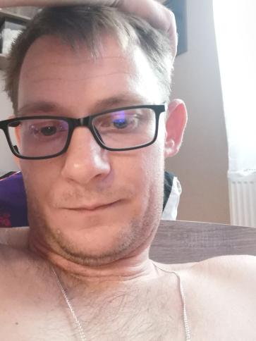 Dávid, 32 éves abai társkereső férfi profil fotója
