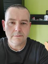 Sziasztok! Tibor vagyok. Komoly dunaszekcsői párkereső nők jelentkezését várom.