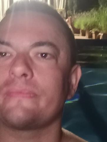 Alex, 36 éves polgári társkereső férfi profil fotója Alex, 36 éves polgári társkereső férfi profil fotója