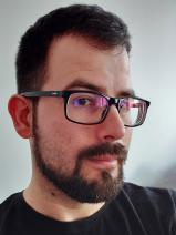 Sziasztok! Ádám vagyok. Online solti randizni vágyó nők kattinsatok a kedvenc gombra.