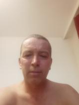 Sziasztok! Attila vagyok. Igényes százhalombattai párkereső nőt keresek.