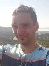 Sziasztok! Péter vagyok. Fiatal kőszegi párkereső lányokkal chatelnék.