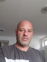 Sziasztok! Sándor vagyok. Igényes tiszakécskei párkereső nőt keresek.