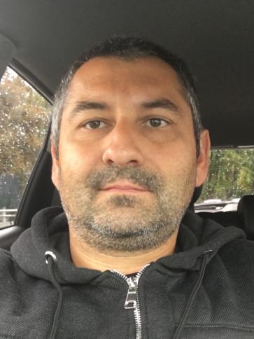 Miklós, 44 éves karosi társkereső férfi profil fotója