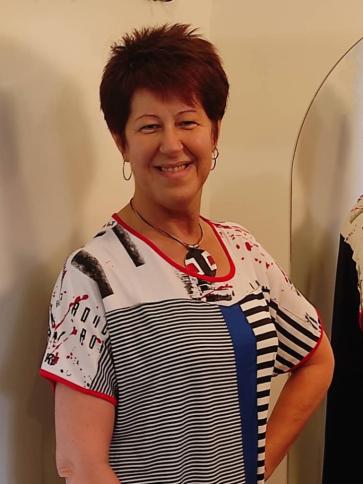 Adriana, 57 éves abdai társkereső nő profil fotója