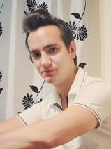 Sziasztok! Dani vagyok. Fiatal komlói párkereső lányokkal chatelnék.