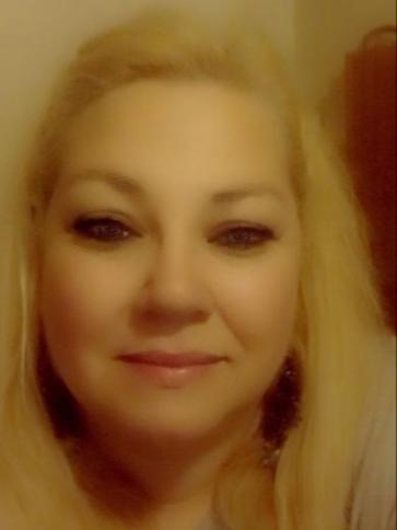 Viktória, 49 éves esztergomi társkereső nő profil fotója Viktória, 49 éves esztergomi társkereső nő profil fotója