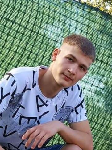 Gábor, 22 éves böhönyei társkereső férfi profil fotója