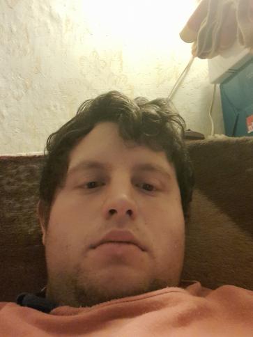 Csabi, 27 éves kunmadarasi társkereső férfi profil fotója