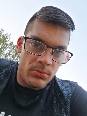 Tibor, 28 éves berettyóújfalui társkereső férfi profil fotója Tibor, 28 éves berettyóújfalui társkereső férfi profil fotója