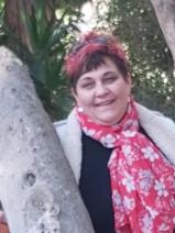 Sziasztok! Zsuzsi vagyok. Online albániai randizni vágyó férfiak jelöljetek kedvencnek.