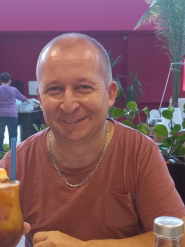 Gábor, 49 éves kislángi társkereső férfi profil fotója Gábor, 49 éves kislángi társkereső férfi profil fotója