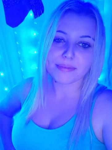 Angi, 26 éves ábrahámhegyi társkereső férfi profil fotója