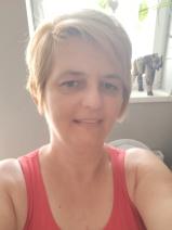 Sziasztok! Andi vagyok. Online albániai randizni vágyó férfiak jelöljetek kedvencnek.