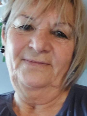 Juliska, 68 éves bátaapáti társkereső nő profil fotója