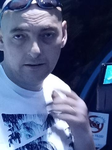 Sándor, 46 éves németországi társkereső férfi profil fotója Sándor, 46 éves németországi társkereső férfi profil fotója
