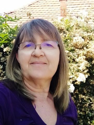 Julianna, 58 éves abádszalóki társkereső nő profil fotója Julianna, 58 éves abádszalóki társkereső nő profil fotója