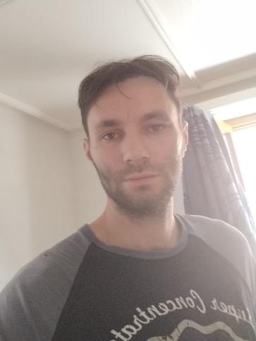 Tamás, 36 éves svájci társkereső férfi profil fotója