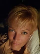 Sziasztok! Júlia vagyok. Komoly hollandiai társkereső férfiak jelentkezését várom.